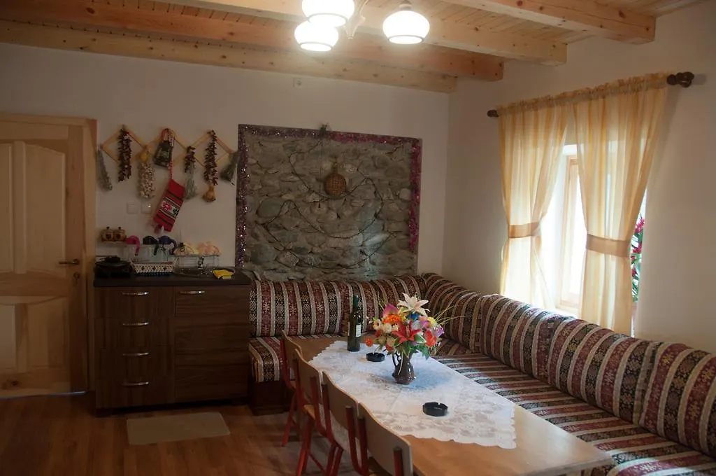 Aste Guesthouse Tropoje Affittacamere